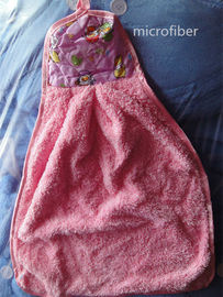 Las toallas de baño respetuosas del medio ambiente pican el paño grueso y suave coralino de la historieta de la toalla del bebé de la mano apuesto